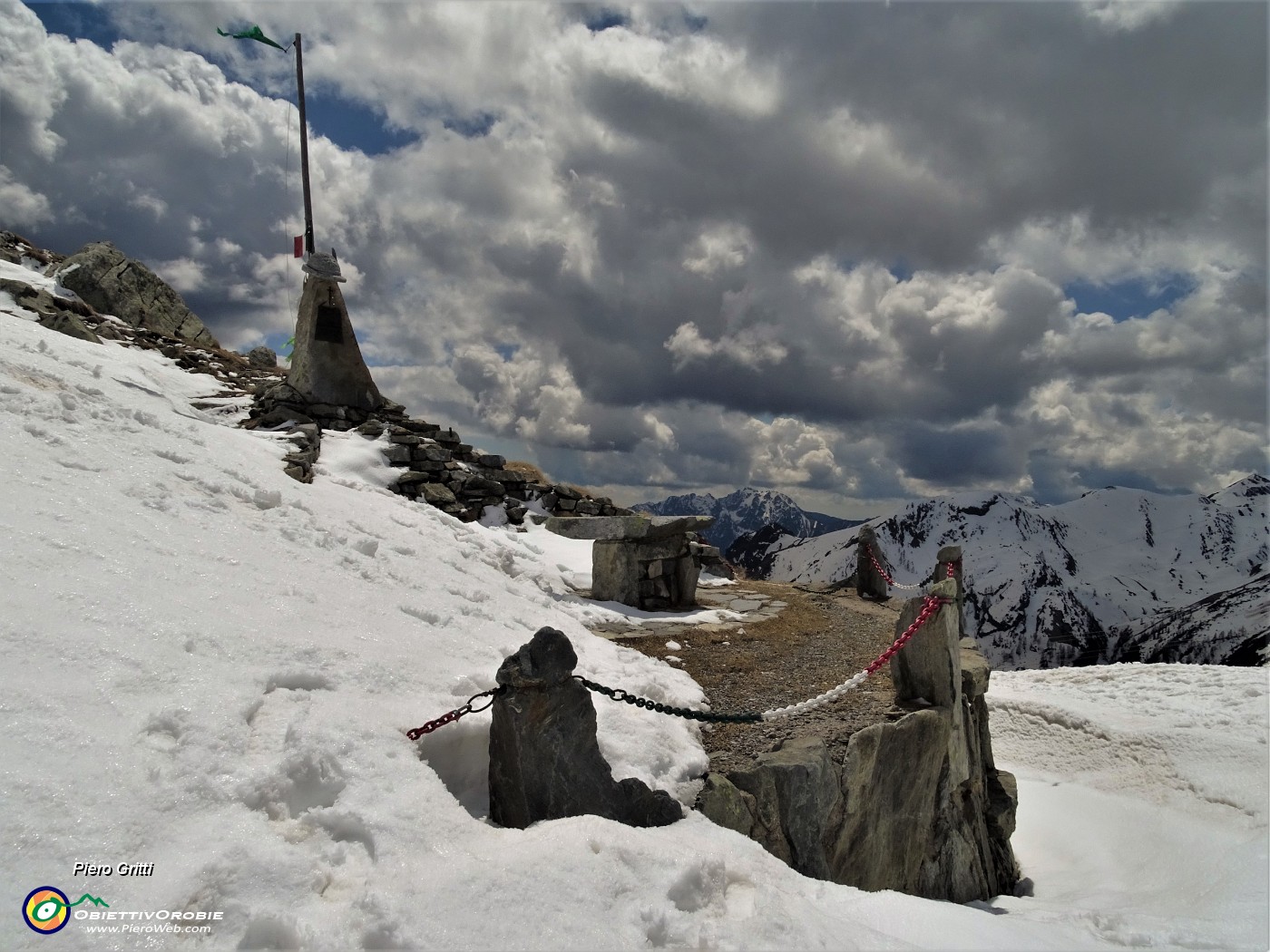 53 Altare degli Alpini al Passo San Marco .JPG